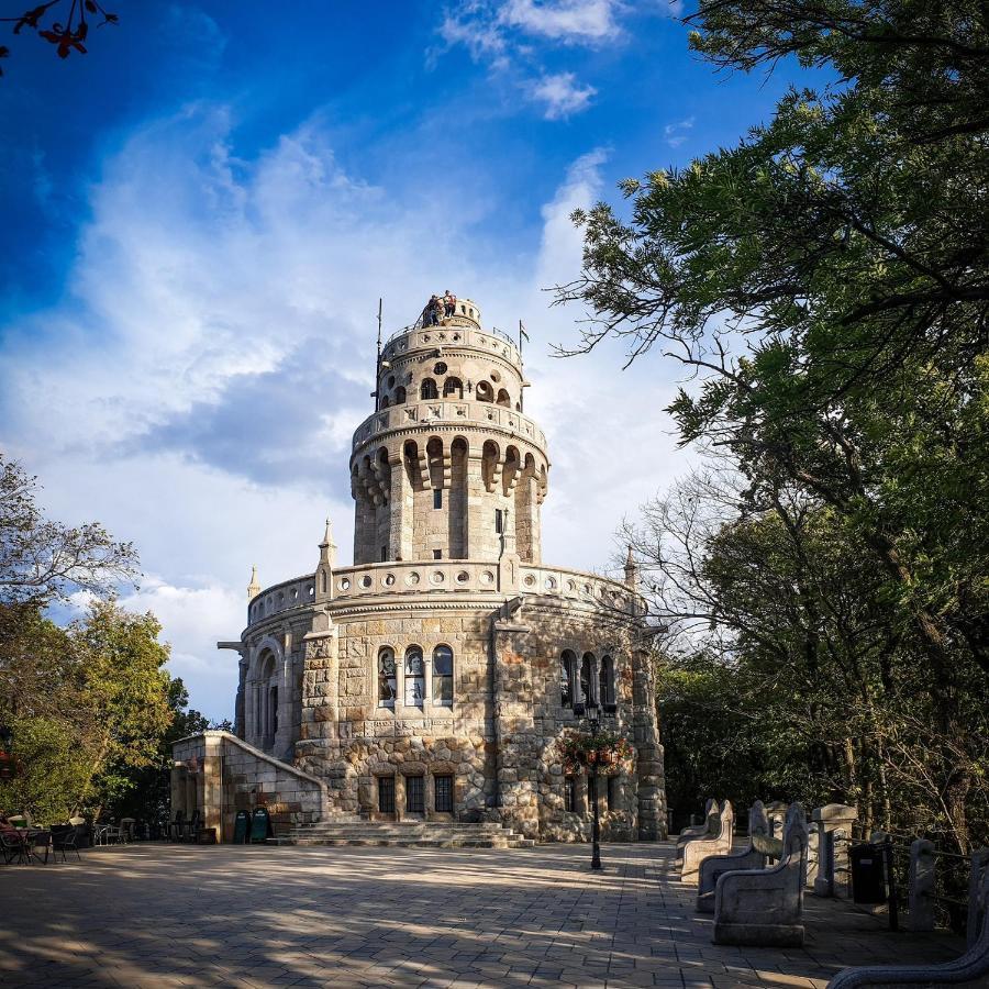 Romantic Two Bedroom Apartments In The Hills Of Budapest With Private Parking ภายนอก รูปภาพ