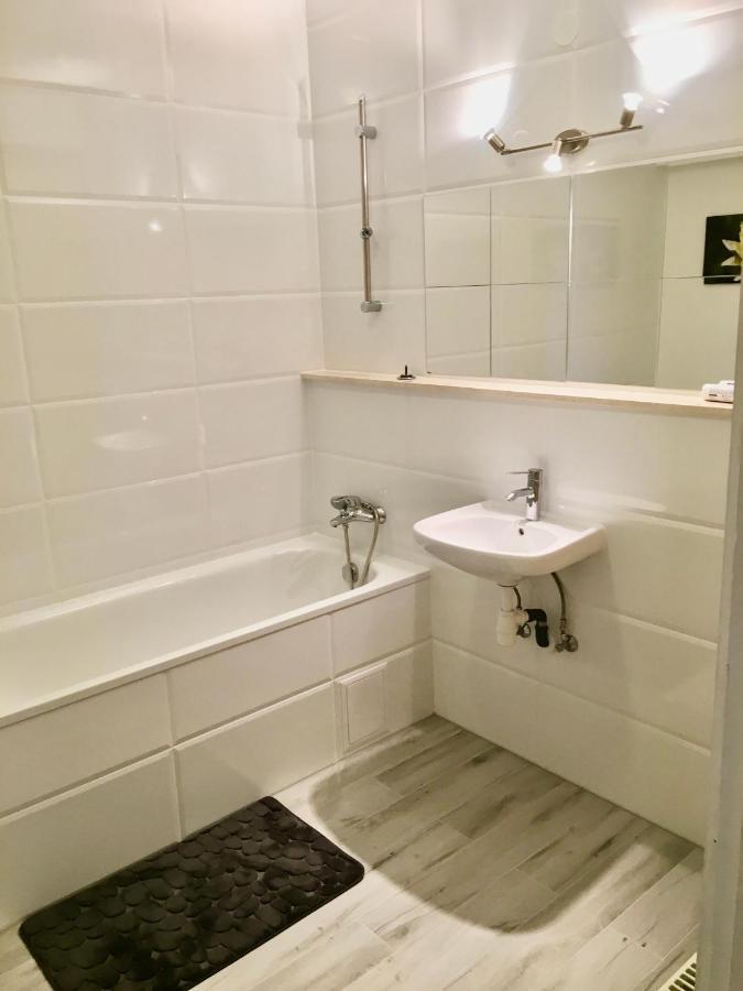Romantic Two Bedroom Apartments In The Hills Of Budapest With Private Parking ภายนอก รูปภาพ